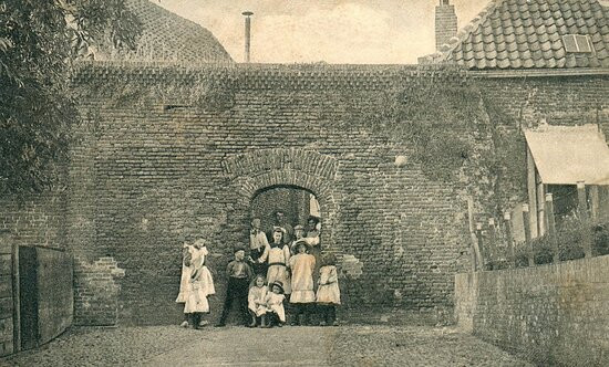 Vis- Of Waterpoort (14e Eeuw)-Hasselt必去景点