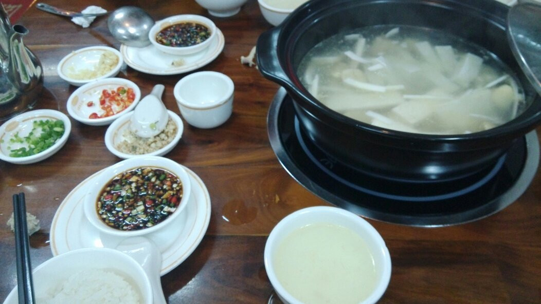 椰子鸡汤店