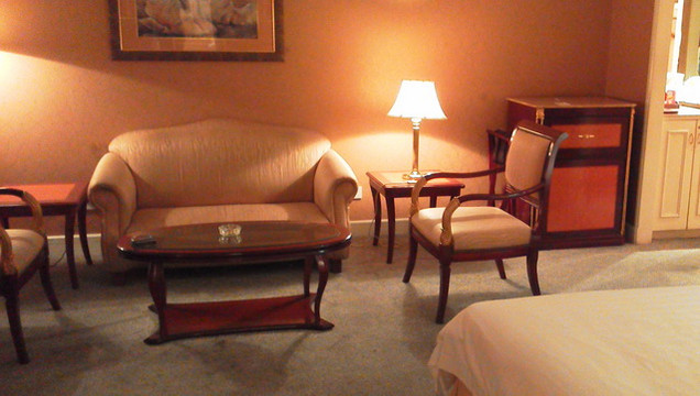 上海南新雅皇冠假日酒店主图