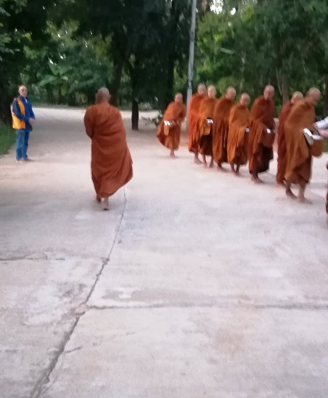 Wat Khok Prasat-横他能必去景点