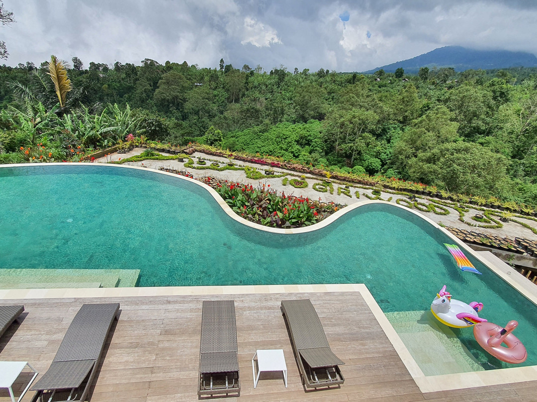 Giriwood Hotel & Villa主图