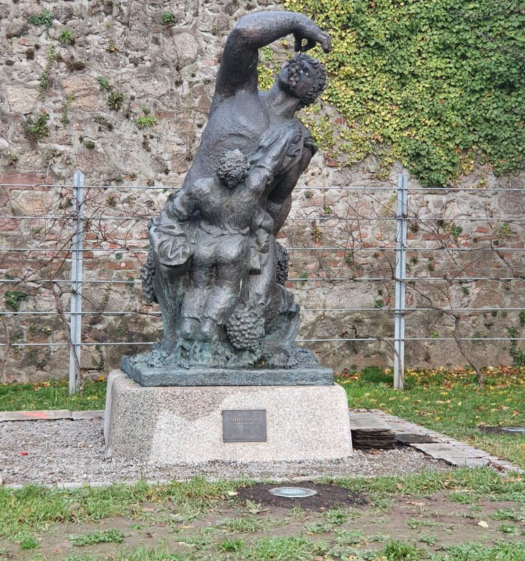 Die Bronzeskulpturen - Dionysos / Bacchus Im Ortsteil Fessenbach-奥芬堡必去景点