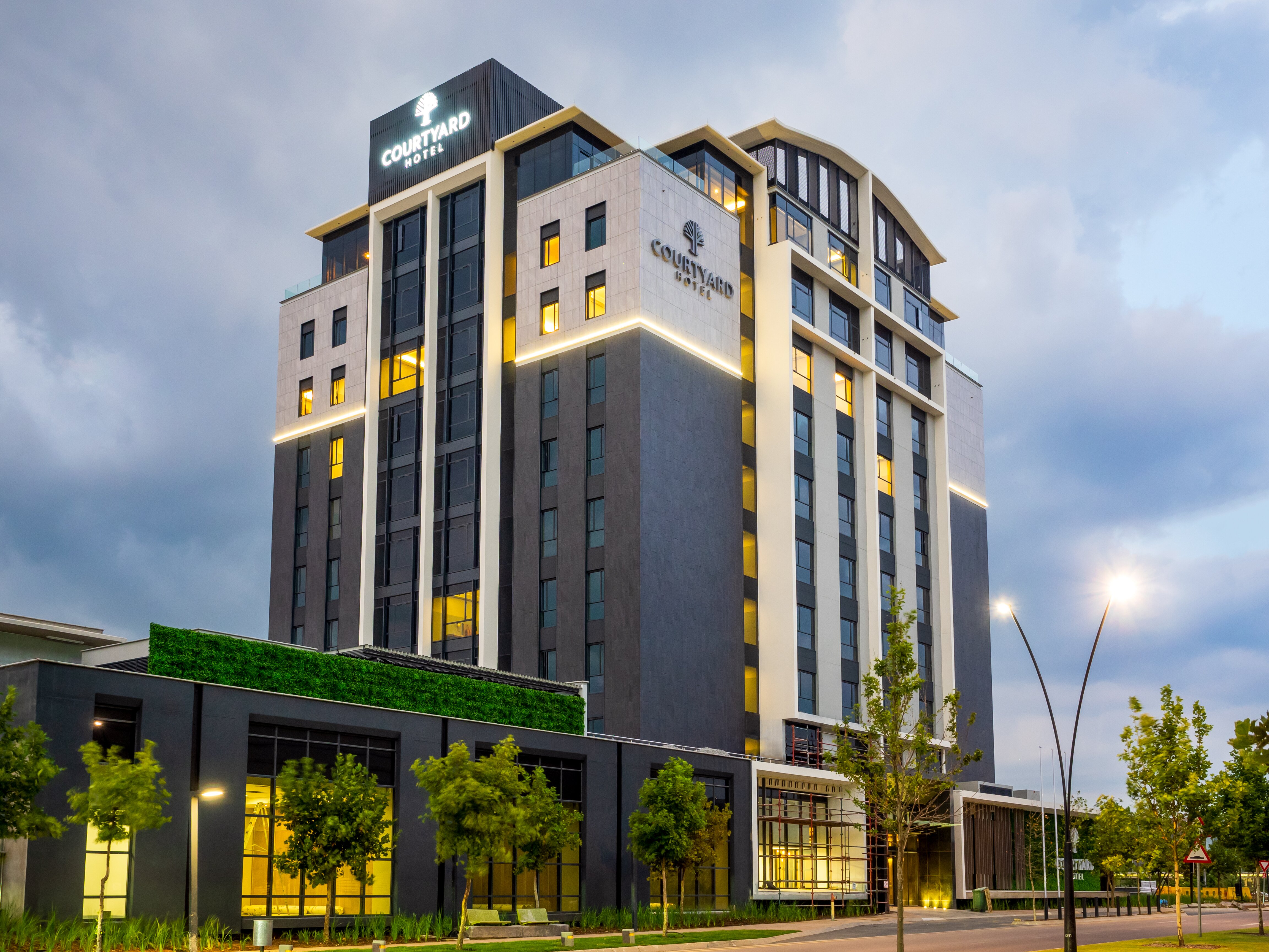 Courtyard Hotel Waterfall City-官方