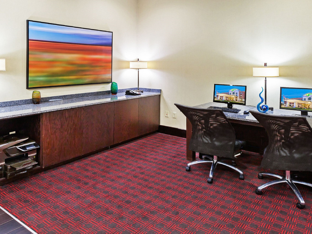 Holiday Inn Express & Suites Duncan By IHG主图