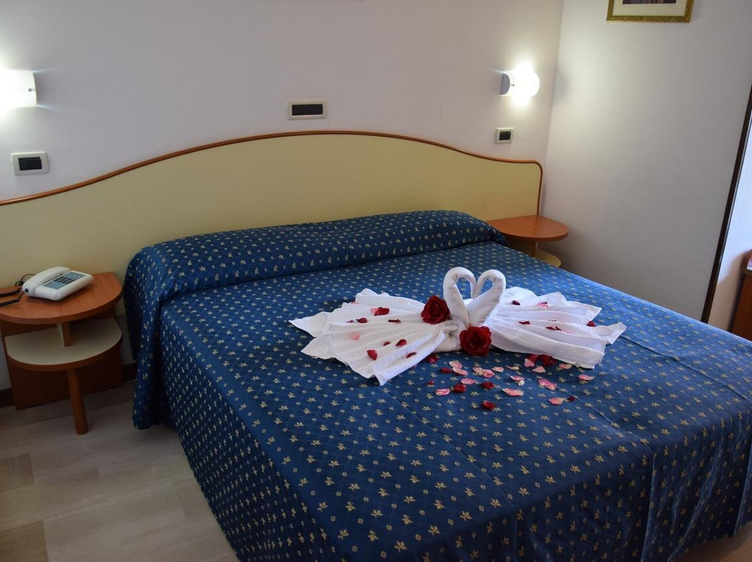 Hotel Holiday主图