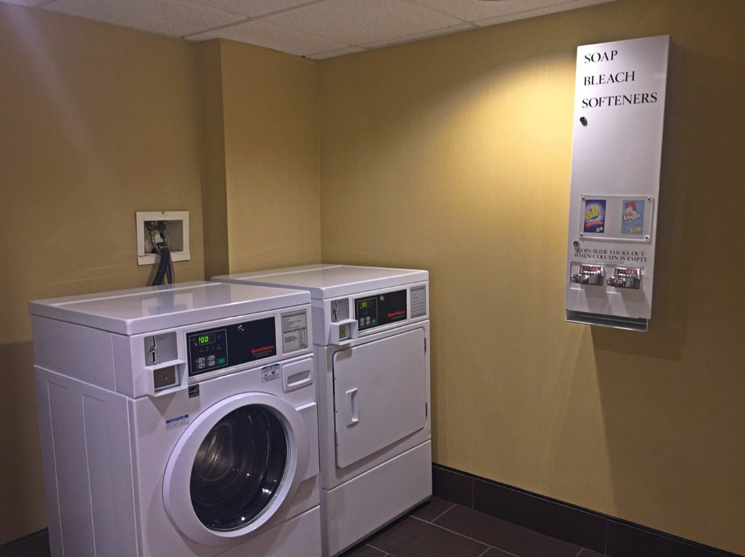 Holiday Inn Express & Suites Danbury - I-84 By IHG主图