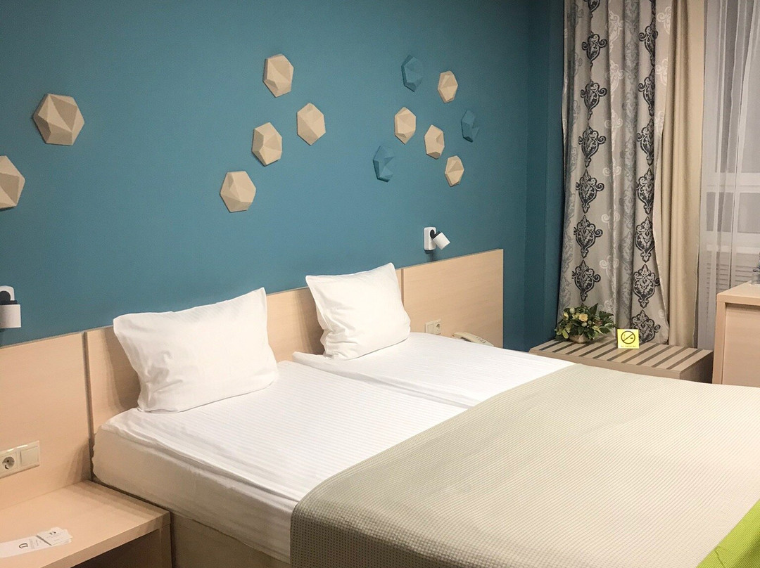 Diplomat Hotel主图