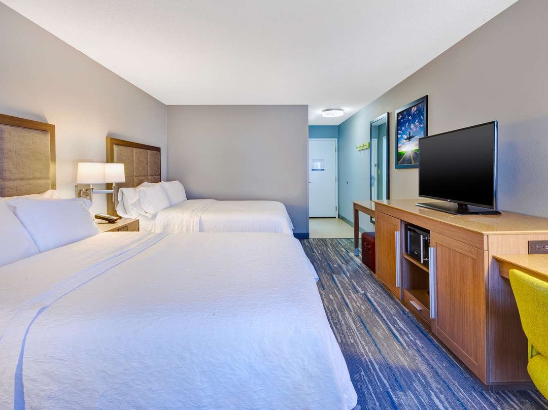 Hampton Inn Cincinnati Airport-North主图