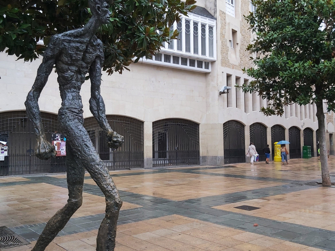 Estatua de El Caminante景点图片