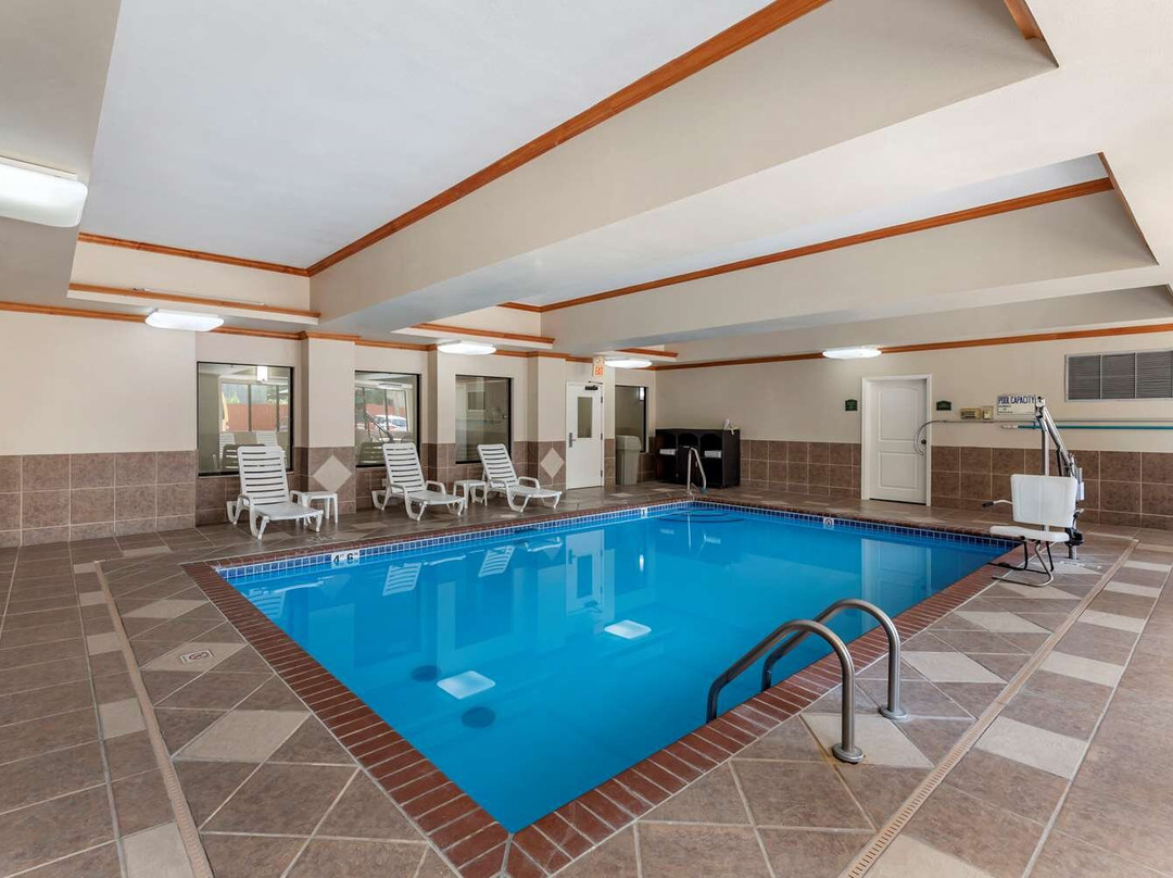 Comfort Inn & Suites主图