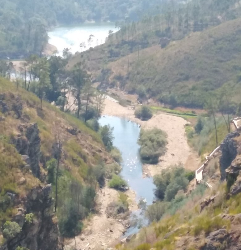Penedo Furado景点图片