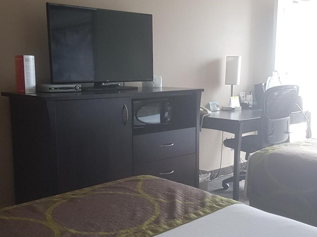 萨斯卡通速8酒店主图