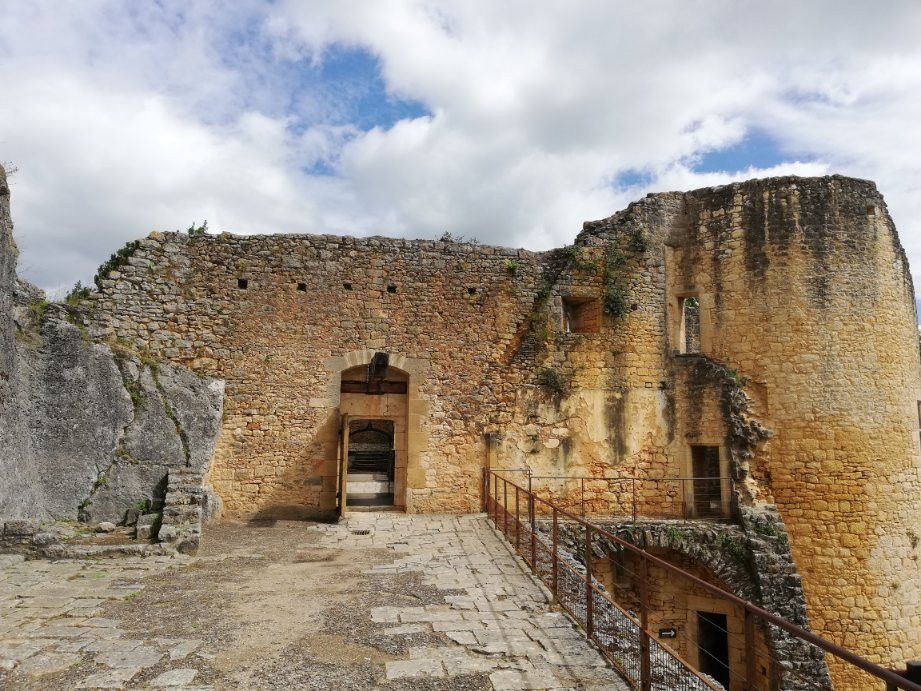 Château de Bonaguil景点图片