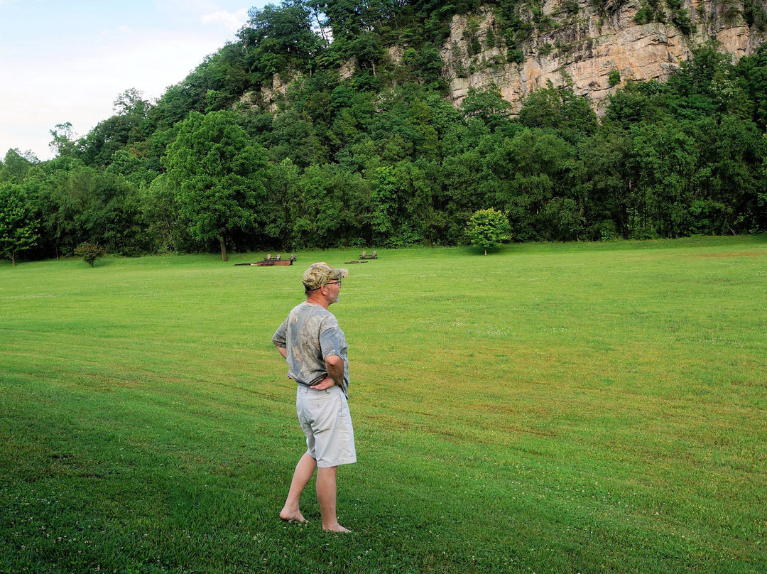 Smoke Hole Caverns & Log Cabin Resort主图