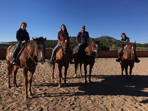 Galisteo Creek Stables Trail Riding-Cerrillos必去景点