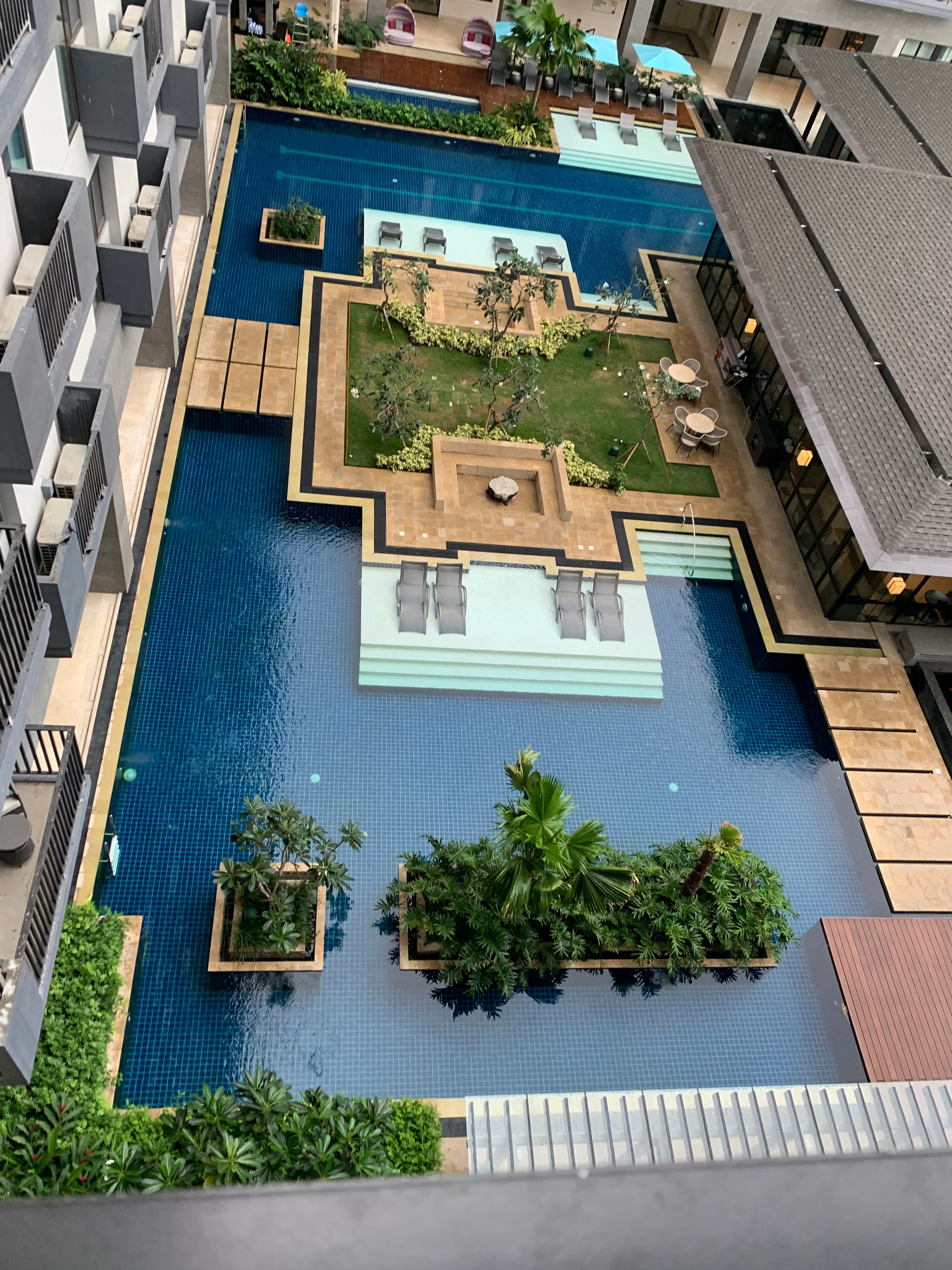 DusitD2 Davao-泳池
