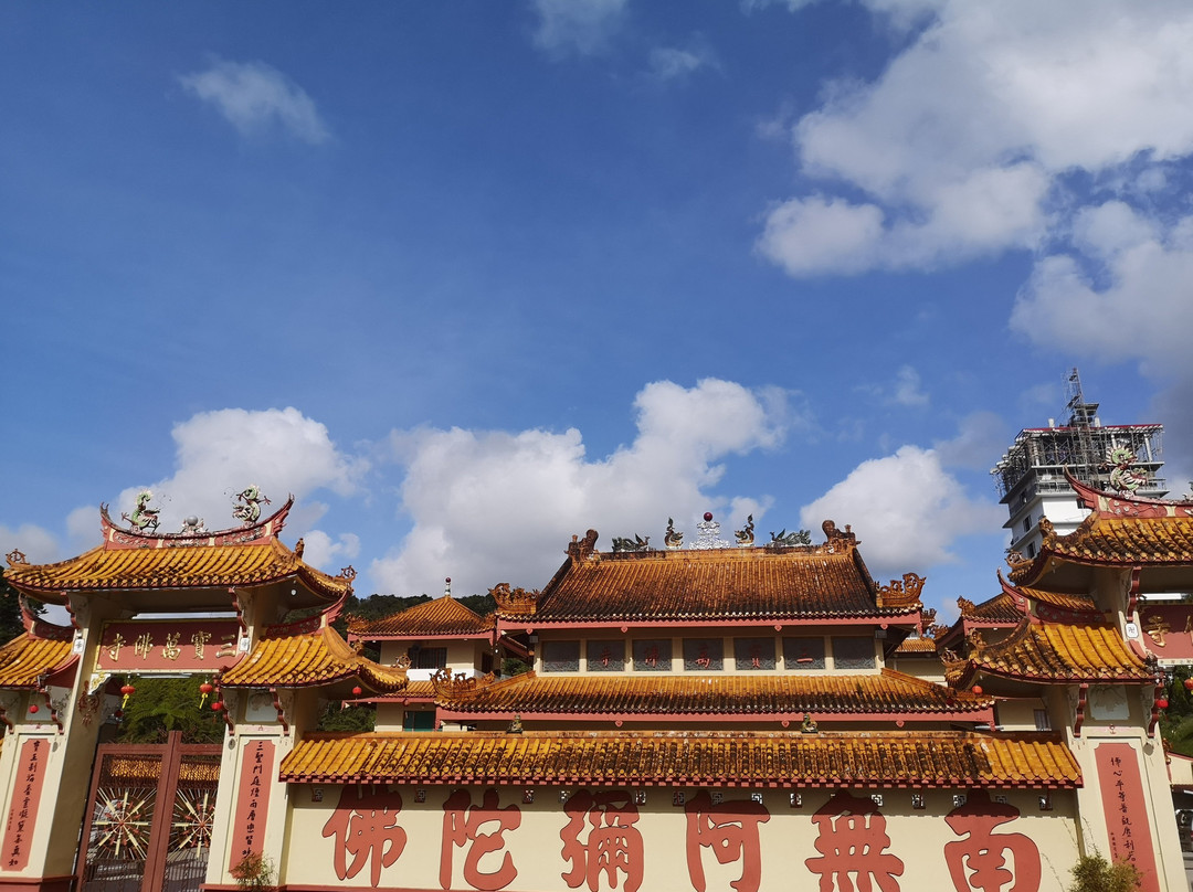 Sam Poh Temple景点图片