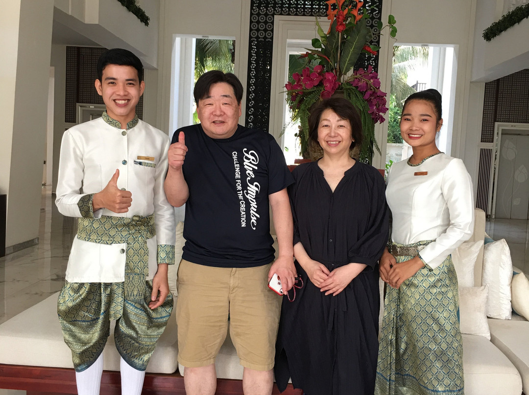 白莲花度假酒店主图