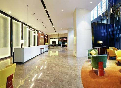 珠海诚丰广场希尔顿欢朋酒店主图