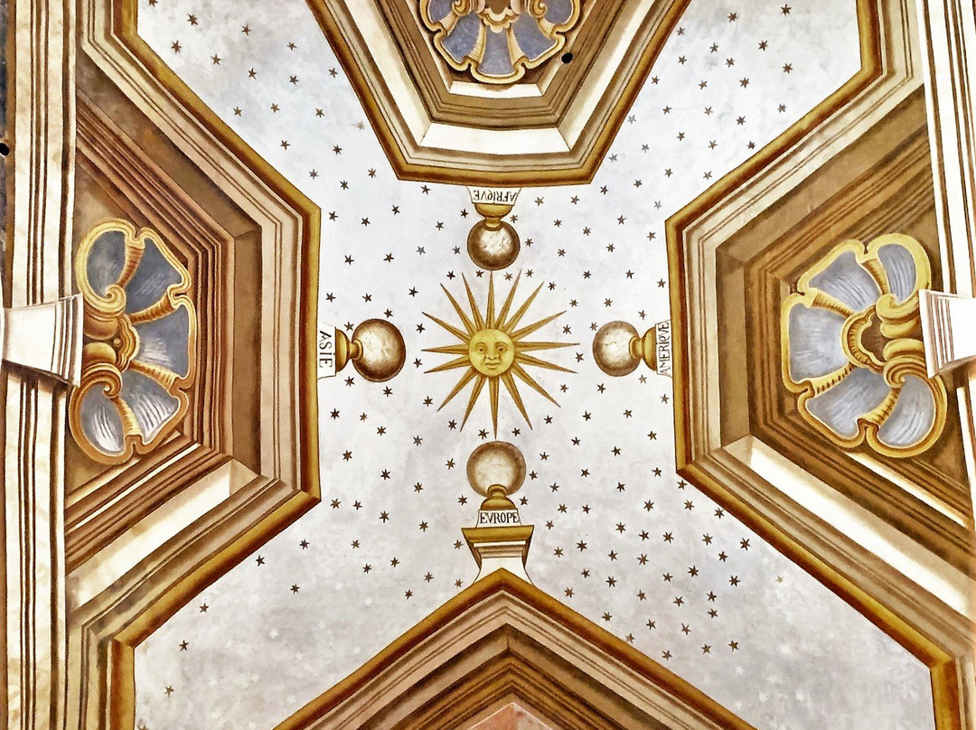 Eglise Saint Denis-Aubigne-sur-Layon必去景点