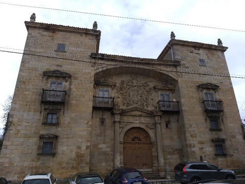 Palacio del Marques de Chiloeches-Espinosa de los Monteros必去景点