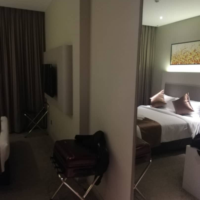 Greens Hotel & Suites主图