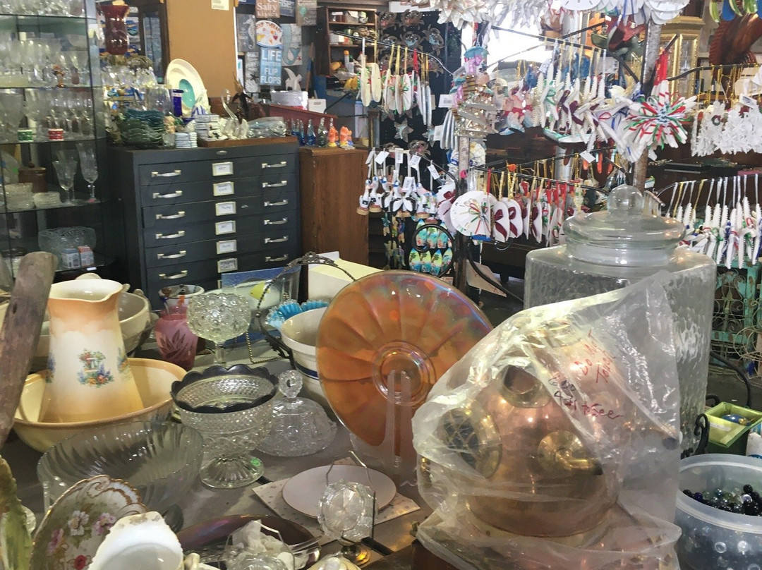 Busted Pot Junk Museum & Wells Discount Center-罗克波特必去景点