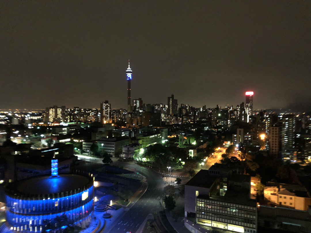 帕克通尼安普罗提全套房酒店主图