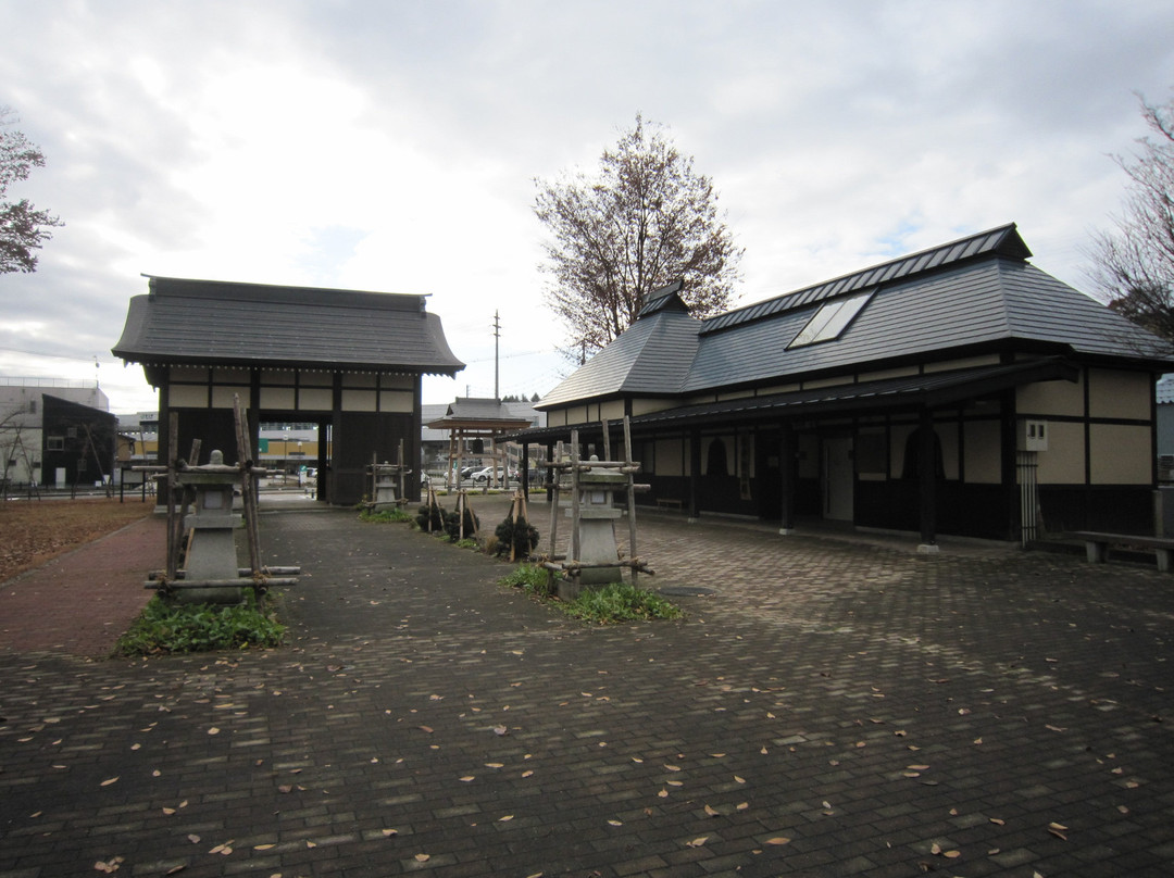Nio Statues-饭山市必去景点