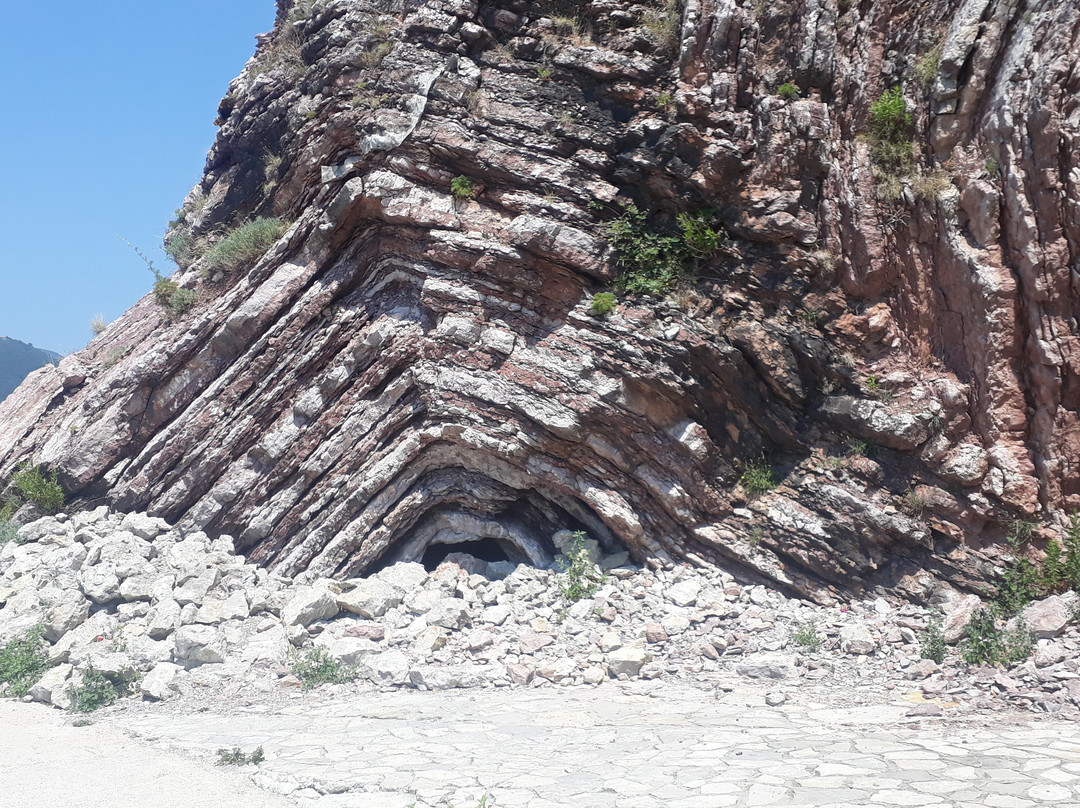 Layered Rocks of Rafailovici景点图片