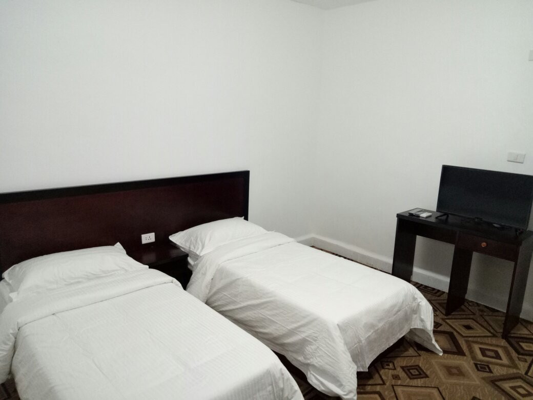 Happy Night House主图