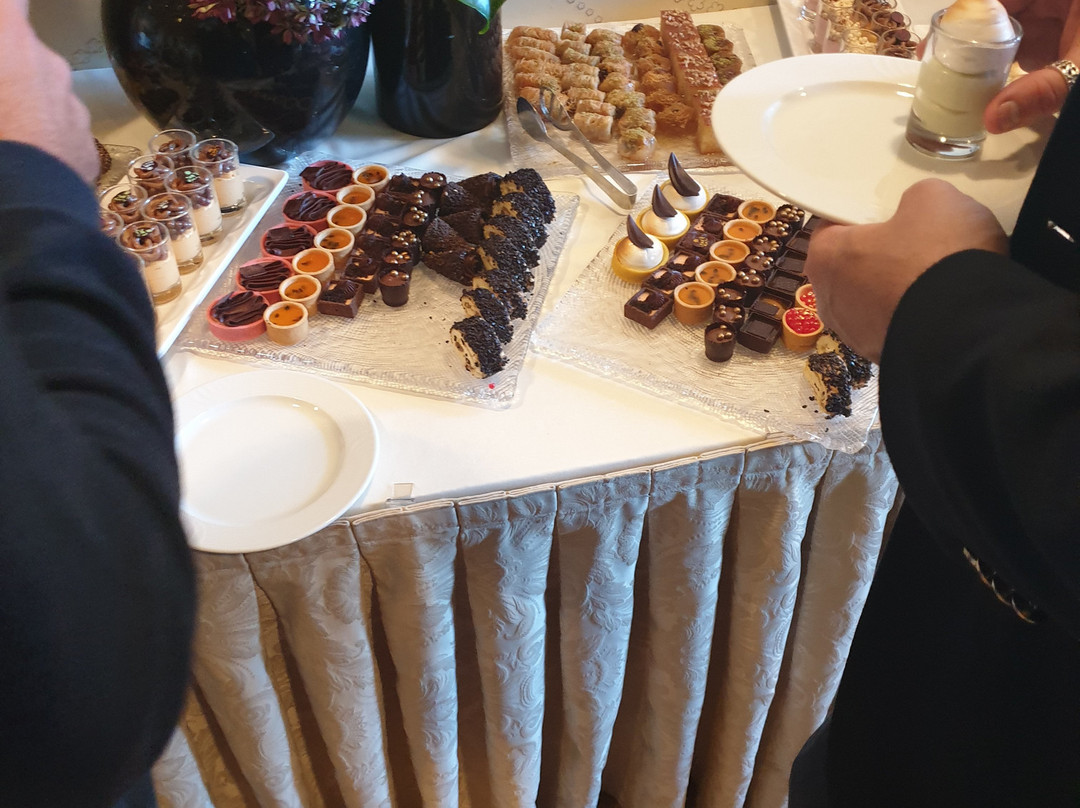 迪瓦尼卡拉维尔酒店主图