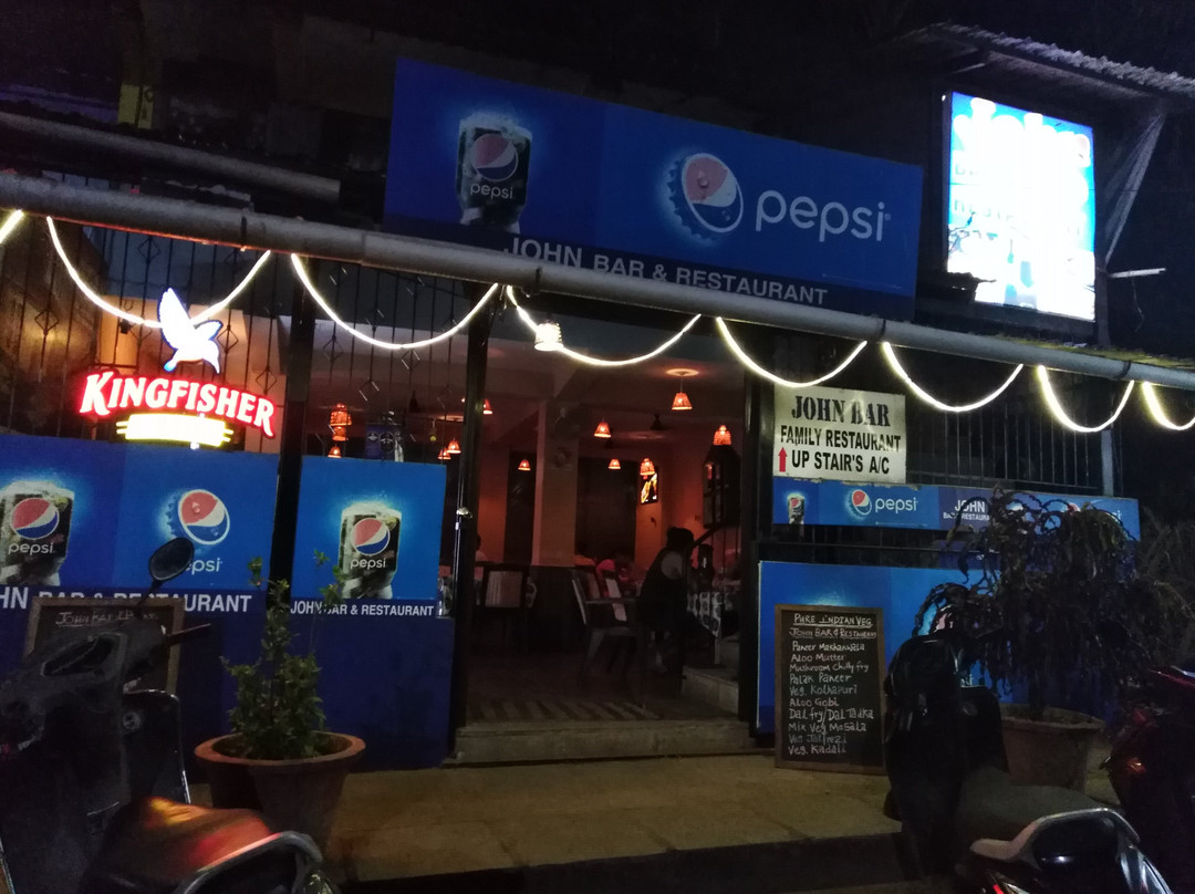 Marra餐馆和美食-John's Bar