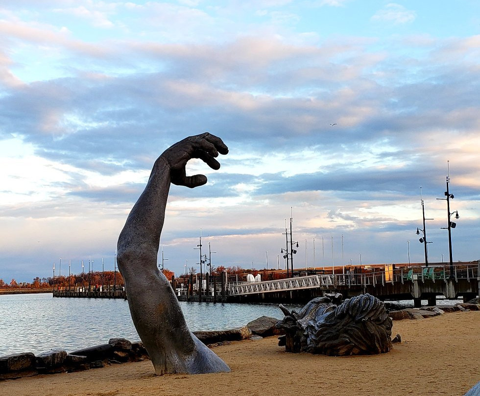 The Awakening Sculpture-国家港口必去景点