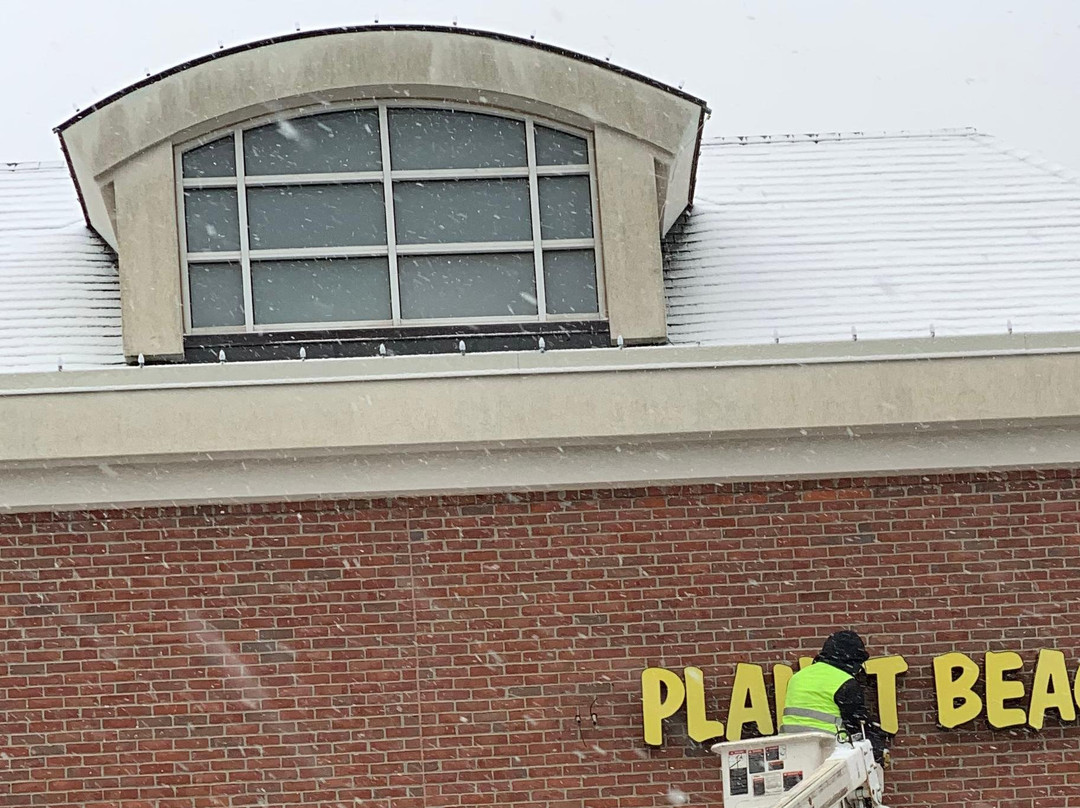 Nuer Lighting & Signs-巴拉汀必去景点