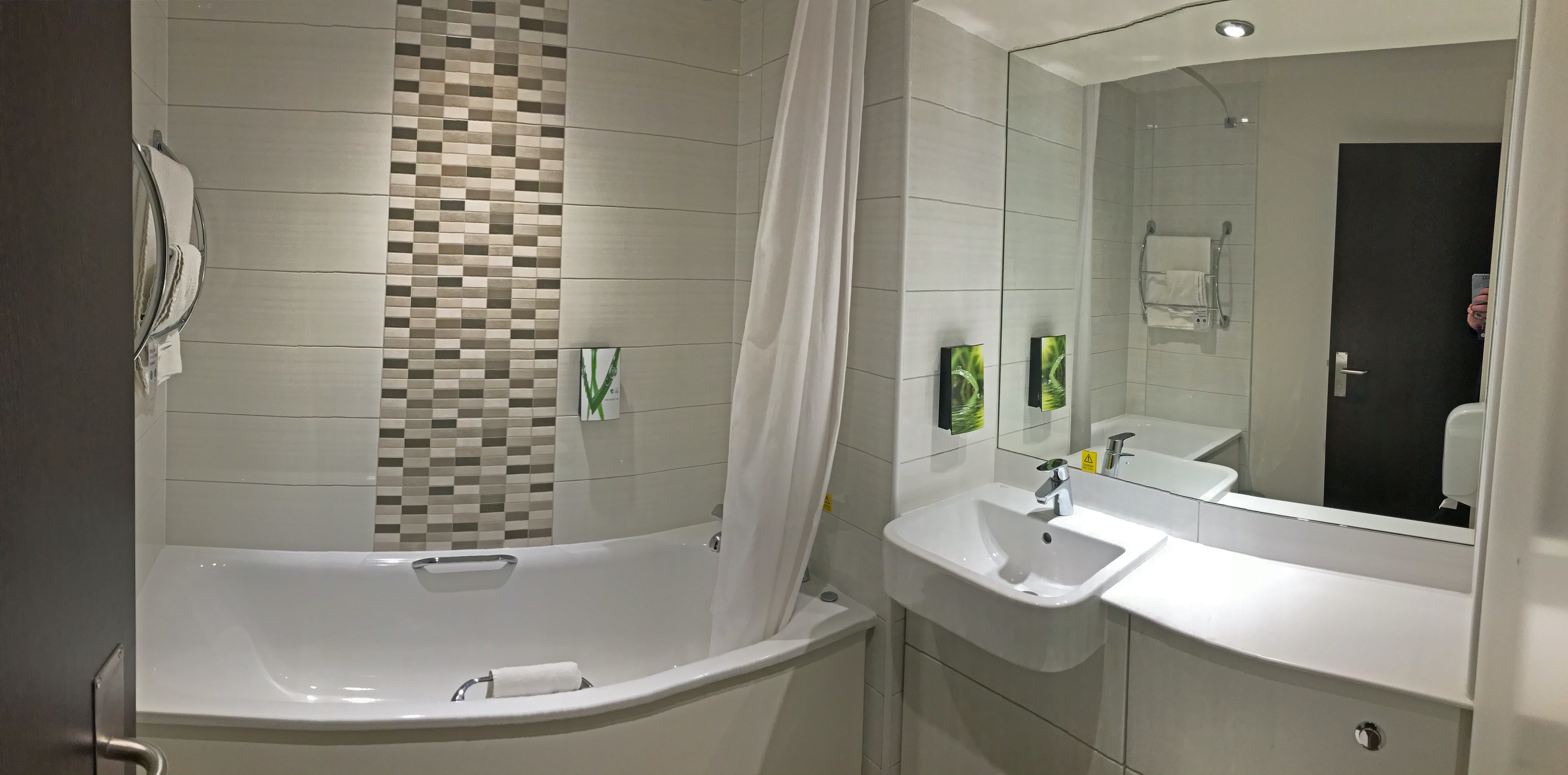 Premier Inn London Wembley Stadium Hotel-浴室