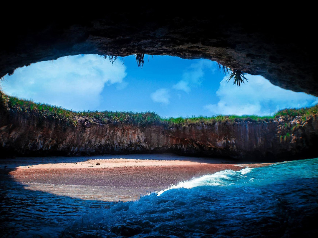 Carrillo Tours - Islas Marietas景点图片