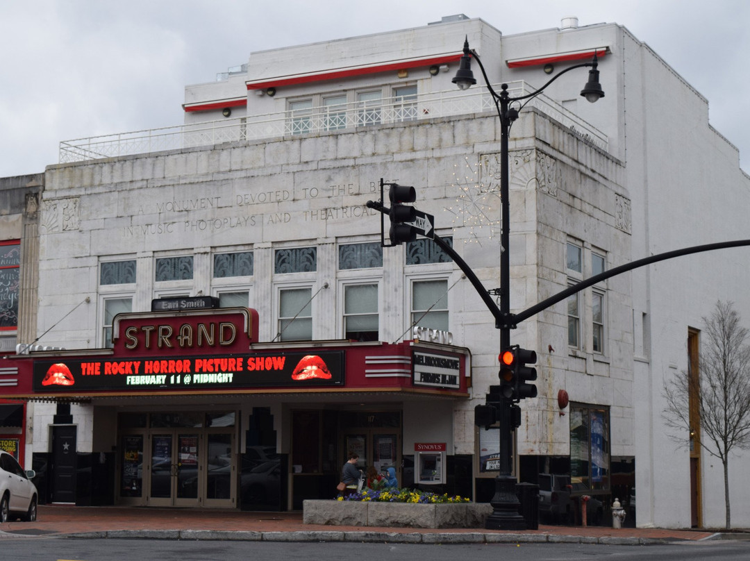 玛丽埃塔旅游景点-Earl and Rachel Smith Strand Theatre