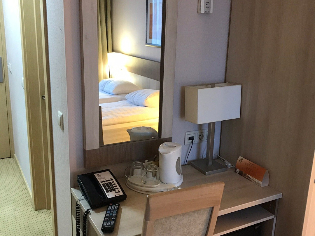 East Gate Hotel主图