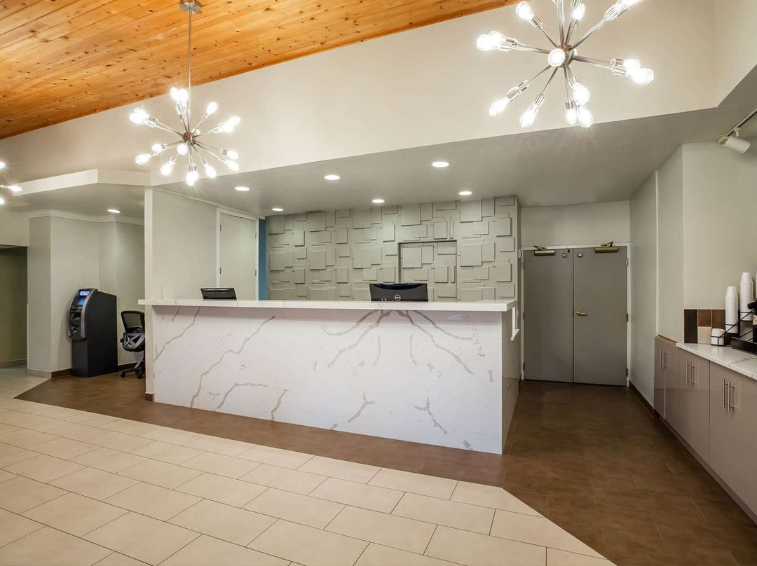 肯纳威克贝蒙特旅馆&套房酒店主图