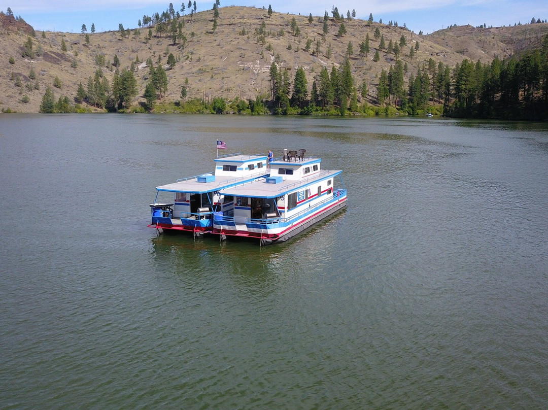 Lake Billy Chinook景点图片