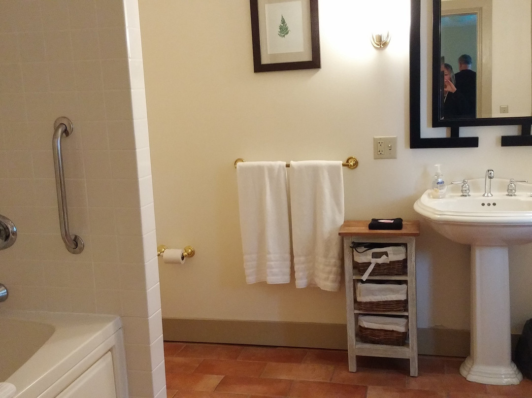 Bellows Walpole Inn主图