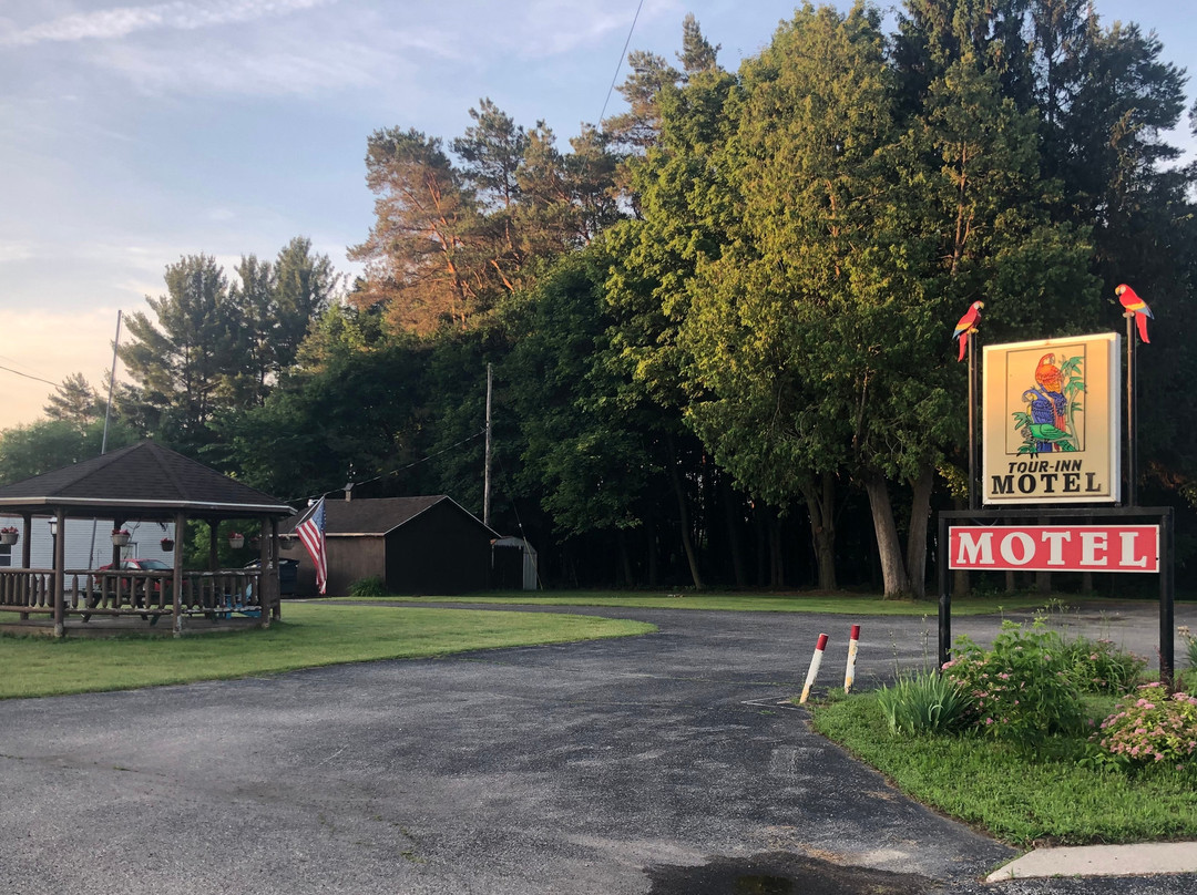 Tour-Inn Motel主图