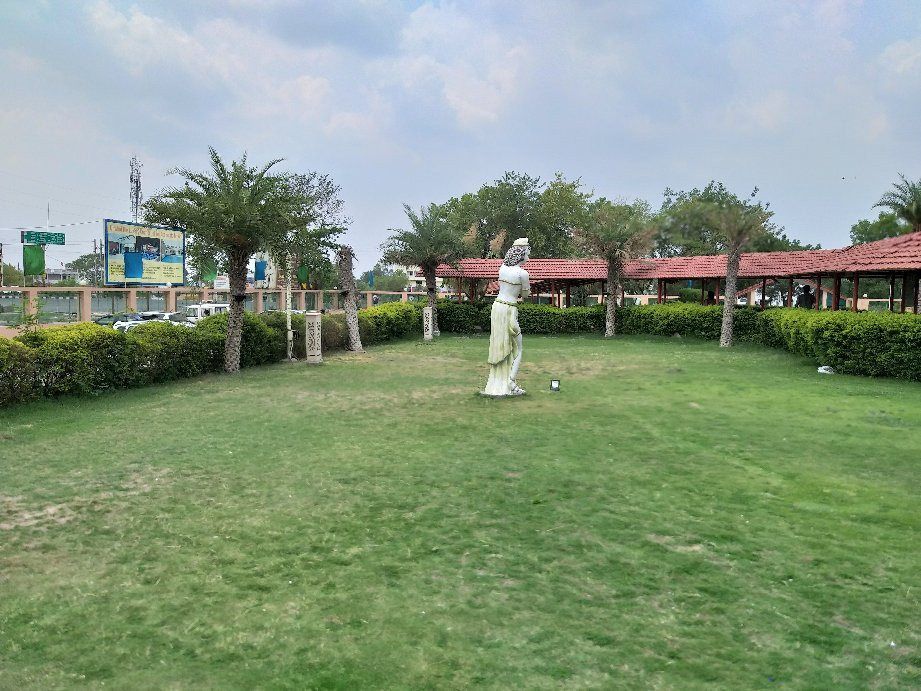 The Crescent Resort & Club主图