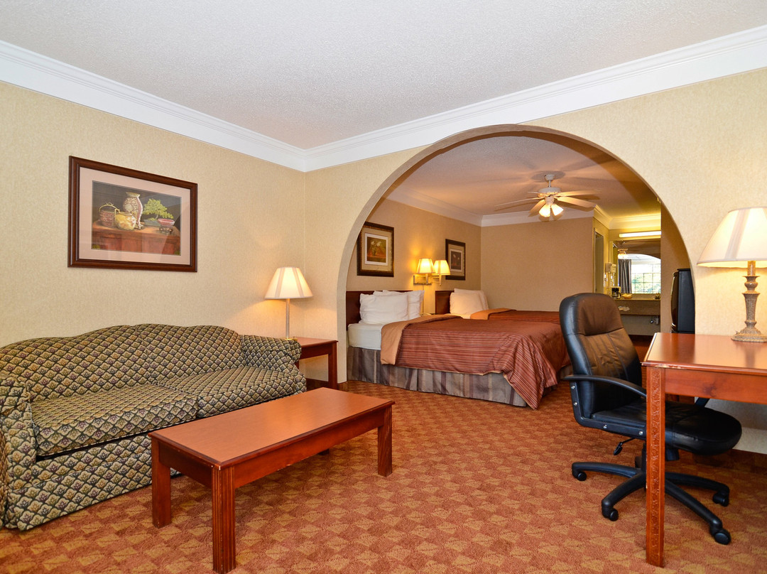 Peach State Inn & Suites主图