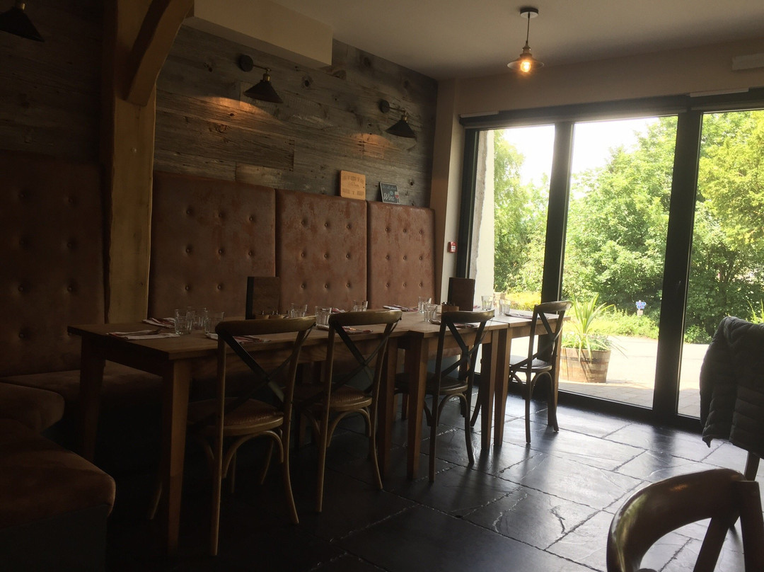 Hare and Hounds Levens主图