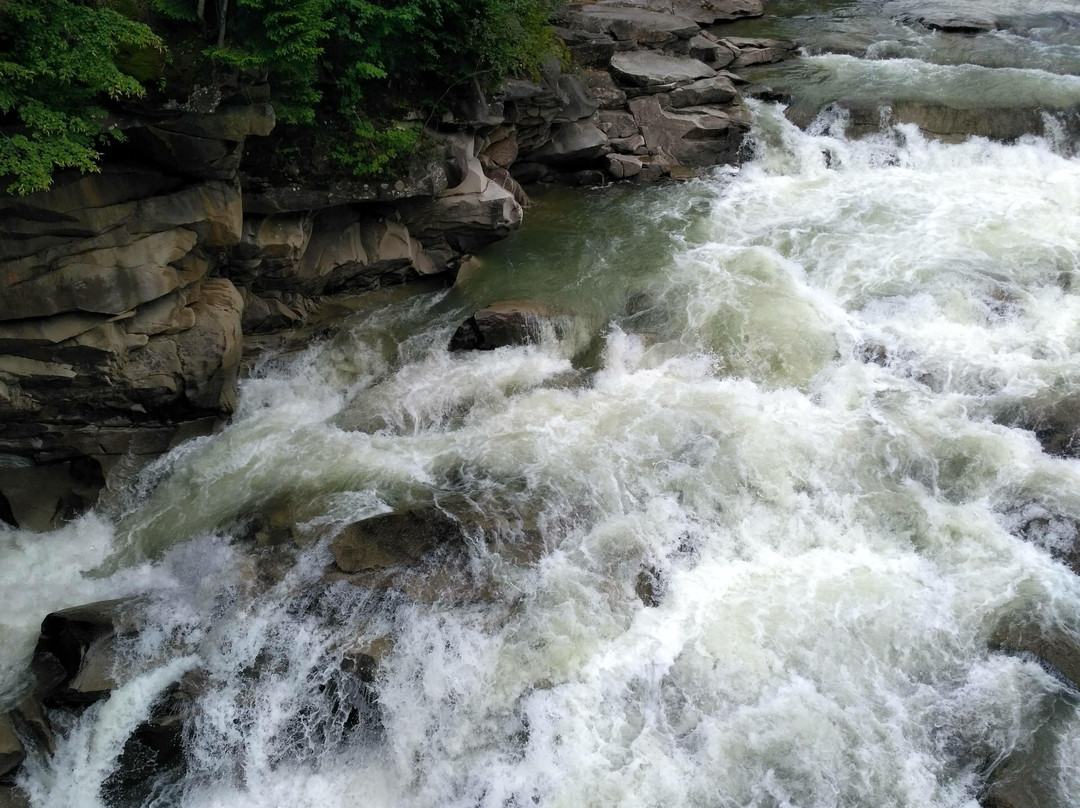 乌克兰旅游景点-Probiy Waterfall