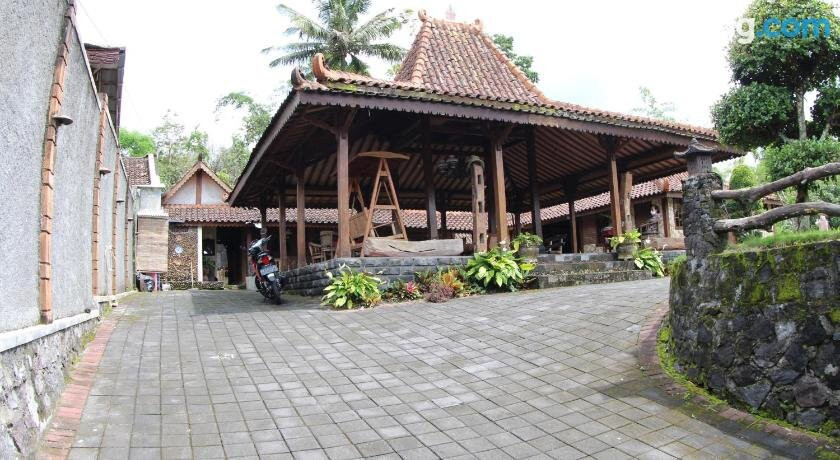 Ndalem Joglo Hinggil