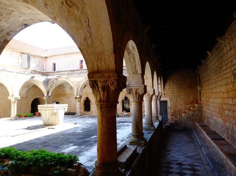 Dominikanski Samostan Sv. Kriza-Arbanija必去景点