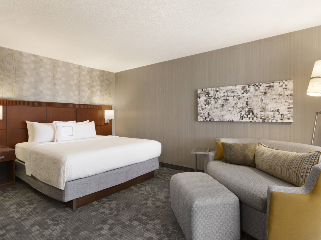 Courtyard By Marriott Bloomington Normal主图